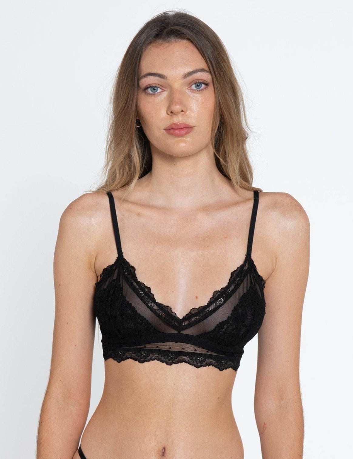 Celine Bralette - Made from 85% Recycled PolyamideBralettenullThe Celine Bralette – Effortless Elegance Meets Eco-Friendly Comfort
She’s timeless, delicate, and designed with both you and the planet in mind. With soft lace deta
