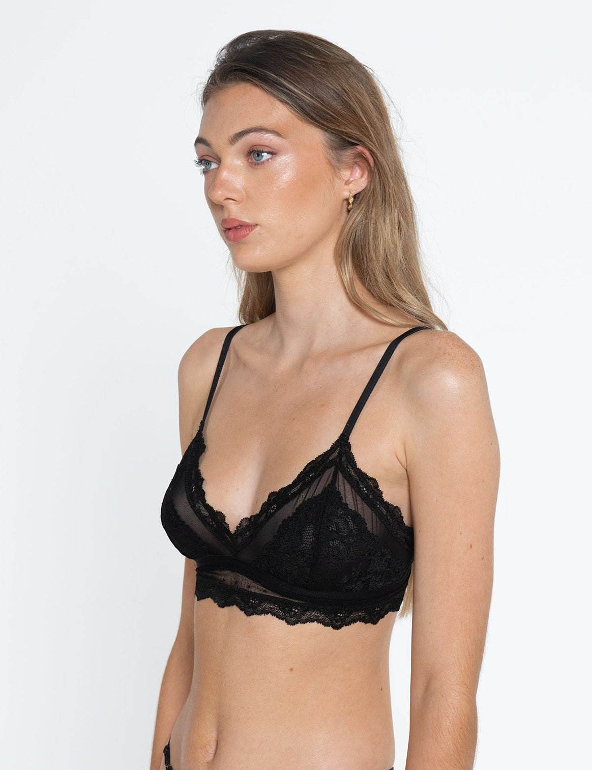 Celine Bralette - Made from 85% Recycled PolyamideBralettenullThe Celine Bralette – Effortless Elegance Meets Eco-Friendly Comfort
She’s timeless, delicate, and designed with both you and the planet in mind. With soft lace deta