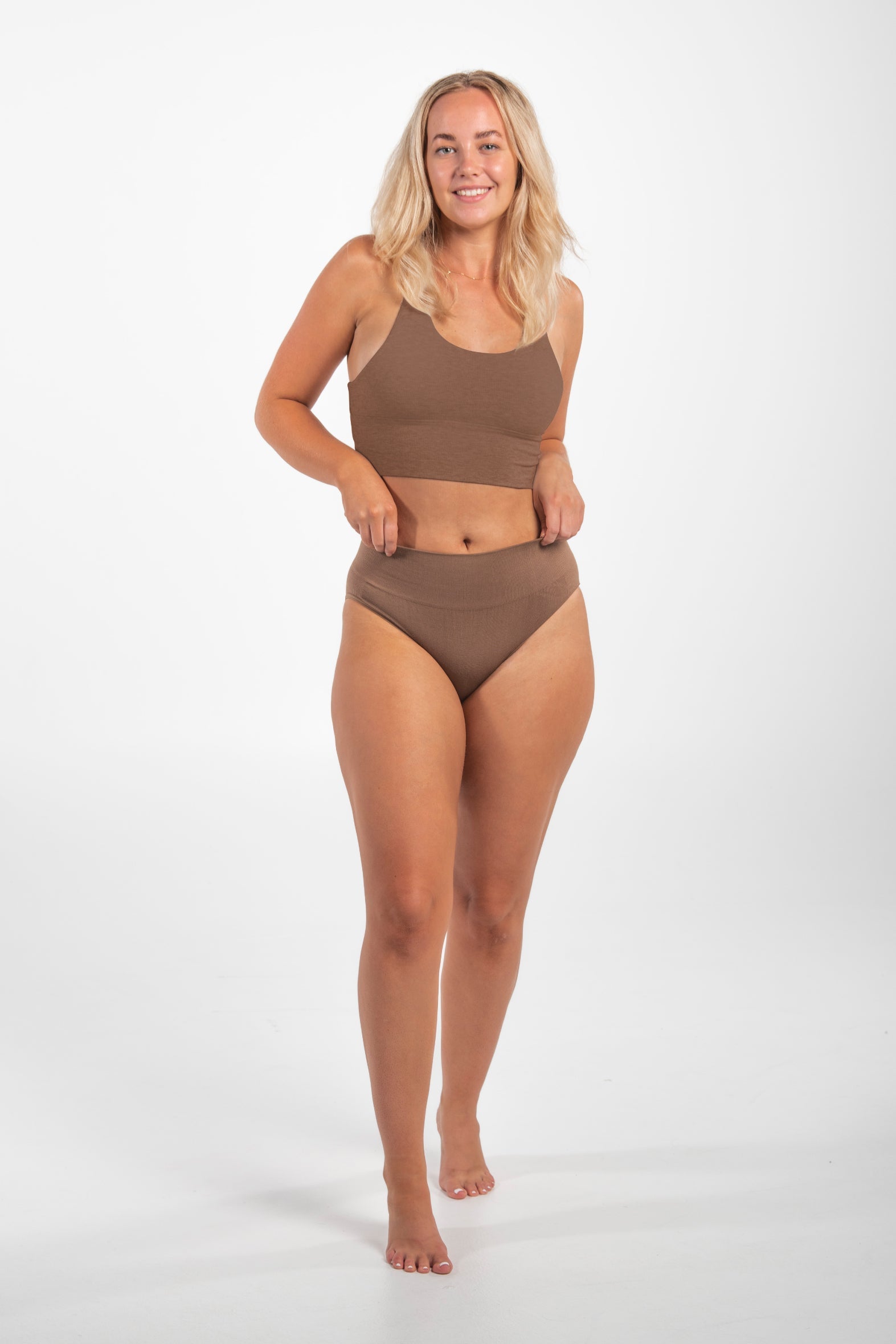 chichi_crop_bronze_fx_bf03916f-c26f-490f-a247-e77f3e2630a0.jpg