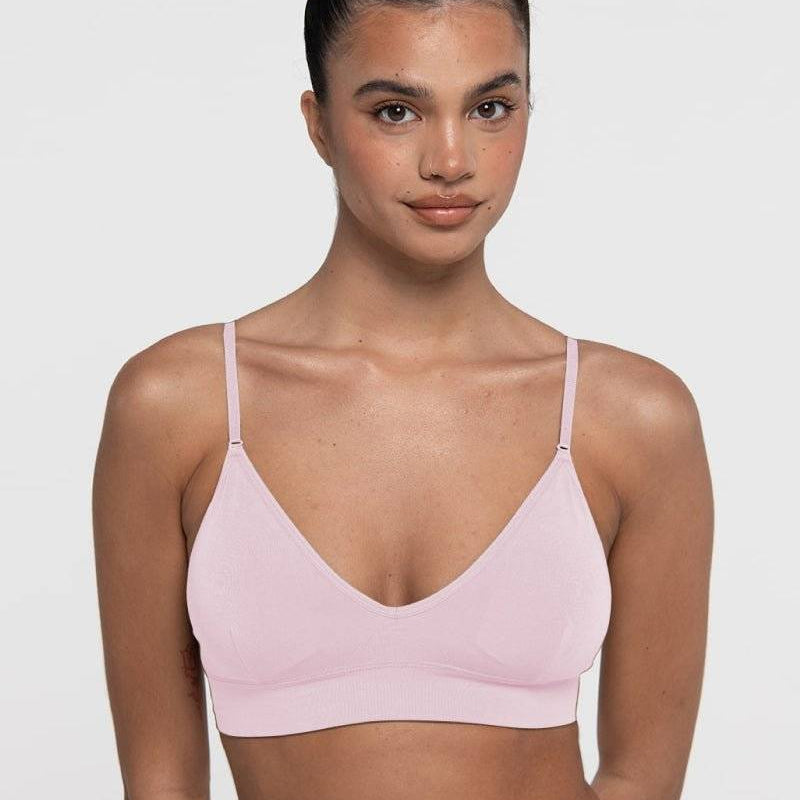 Natv Callie CropCropnullThe Callie Crop – Soft, Sustainable, and Seriously Comfy
Say hello to your new everyday bralette. The Callie Crop keeps things chill, comfy, and completely wire-free
